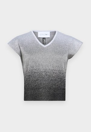 V nyakú, rövid ujjú felső, ezüstből feketére váltó átmenettel. Texturált anyagból készült, csillogó felülettel. A címke belül látható.