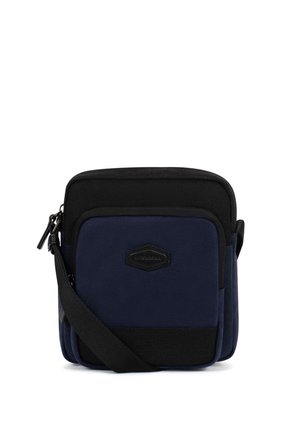 Mała prostokątna torebka na ramię w kolorze granatowym i czarnym, z przednią kieszenią na suwak i regulowanym paskiem na ramię.