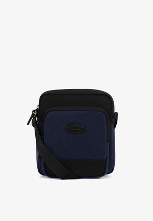 Mała prostokątna torebka na ramię w kolorze granatowym i czarnym, z przednią kieszenią na suwak i regulowanym paskiem na ramię.