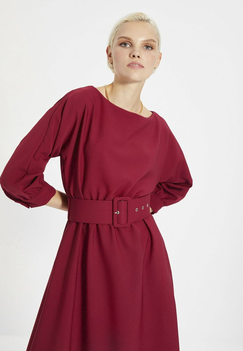 Damen Kleider | Trendyol Etuikleidburgundy/dunkelrot - TQ20699 Damen Kleider | Trendyol Etuikleidburgundy/dunkelrot - TQ20699