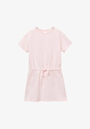 Kratka haljina s kratkim rukavima u svijetlo ružičastoj boji, napravljena od mekog materijala. Ima udoban elastični struk i dekorativnu vezicu sprijeda.