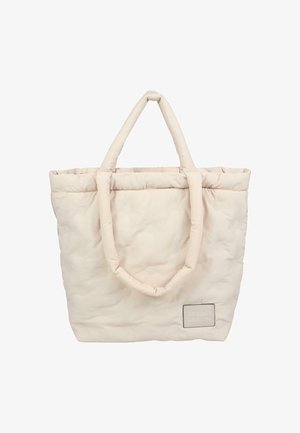 Beige gewatteerde tote bag met twee lus-handvatten, zachte textuur, en een rechthoekig label met "STUDIO BERLIN" in grijs.