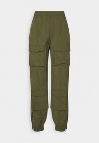 Olivgröna cargobyxor i lätt tyg, med flera stora fickor, elastiska mudd och dragsko i midjan.