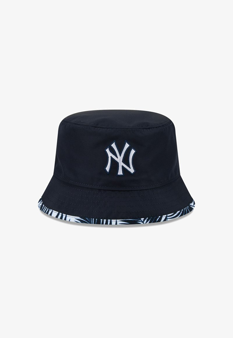 Bob de la marine avec logo New York Yankees blanc et bord de bordure à motifs noir et blanc.