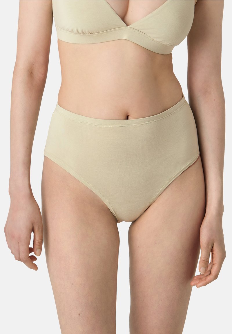 Mutande alte in tessuto ribbed morbido color carne. Presentano bordi senza cuciture e una comoda fascia elastica in vita.