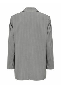 Blazer de rayas grises con un corte relajado, hombros estructurados y solapa con muesca. Presenta una abertura trasera sencilla y dos bolsillos laterales.
