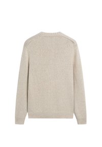 Béžový pletený svetr s dlouhým rukávem, žebrovanými manžetami, lemem a límcem, zobrazený zezadu na bílém pozadí.