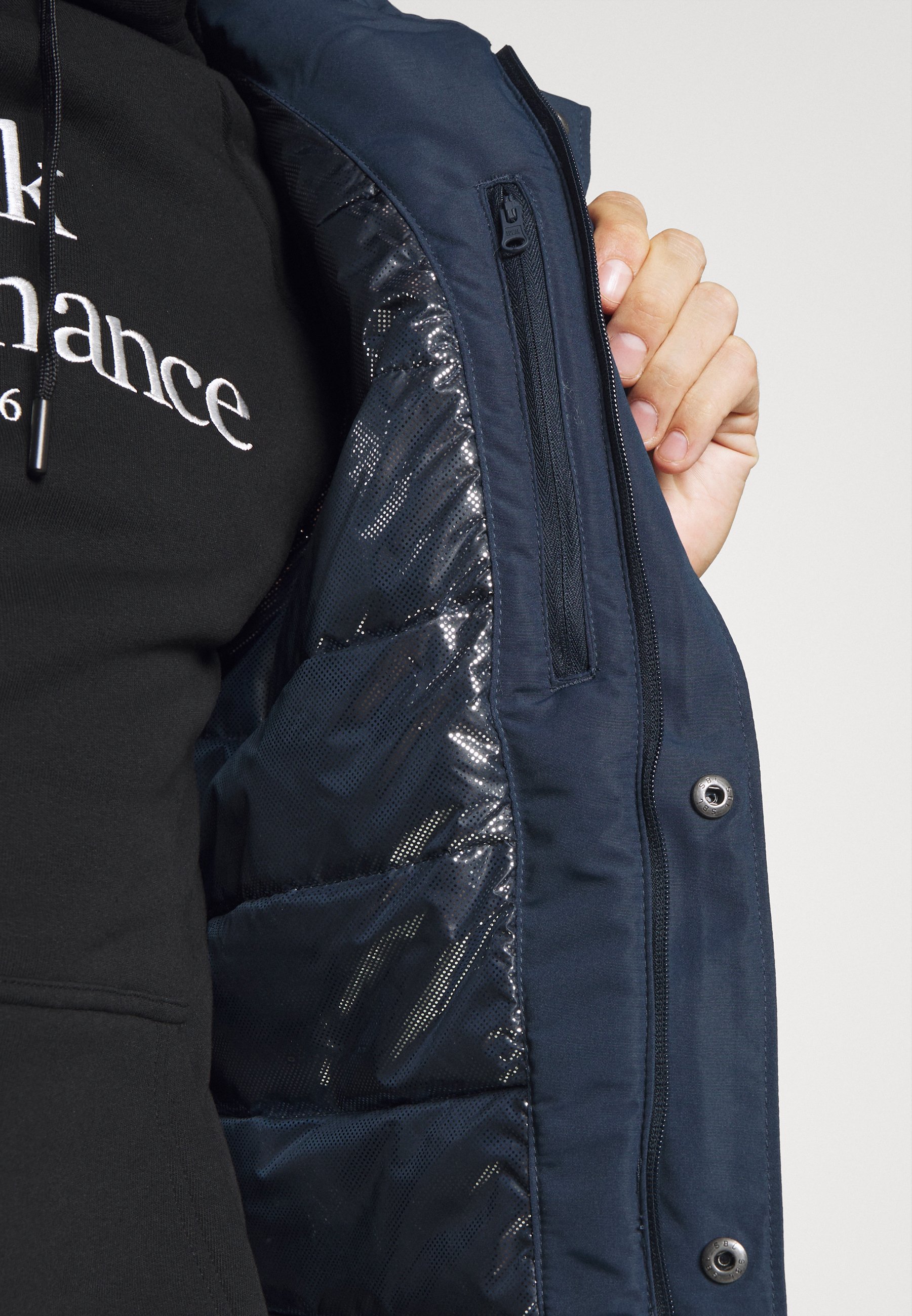 columbia rugged path jas