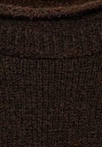 Thumbnail Image 6