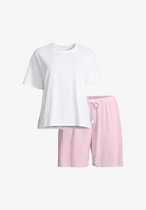 Biała koszulka z krótkim rękawem z małym różowym uśmiechniętym logo, zestawiona z jasnoróżowymi spodniami z cienkim ściągaczem, przedstawiona na jednolitym tle.