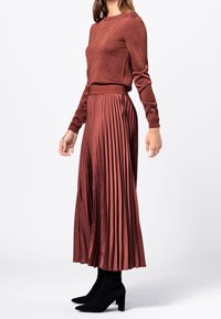 HALLHUBER Stickad tröja - brown