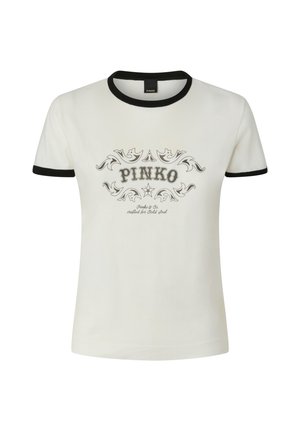 Camiseta blanca de manga corta con cuello y bordes de las mangas en negro, con texto decorativo "PINKO" y diseño floral en la parte delantera.