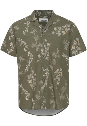 Groene kortekoushemd met een bloemenpatroon in wit en geel, met een kraag, knoopsluiting aan de voorkant en een afgeronde zoom. Lichte stof.