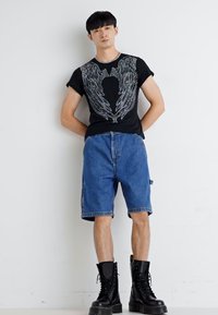 Lee CARPENTER  - Shorts - mid shade