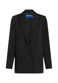 Melnas pielāgotas žaketes ar norakstītām apmalēm, divām pogām, kabatām ar atloci un zilu iekšējo etiķeti ar uzrakstu "Karl Lagerfeld Jeans."