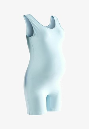 Salopetă de maternitate de culoare albastru deschis, cu decolteu rotund, design fără mâneci și picioare scurte, realizată dintr-un material neted și elastic.