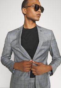 Kigili OSCAR - Κοστούμι - grey