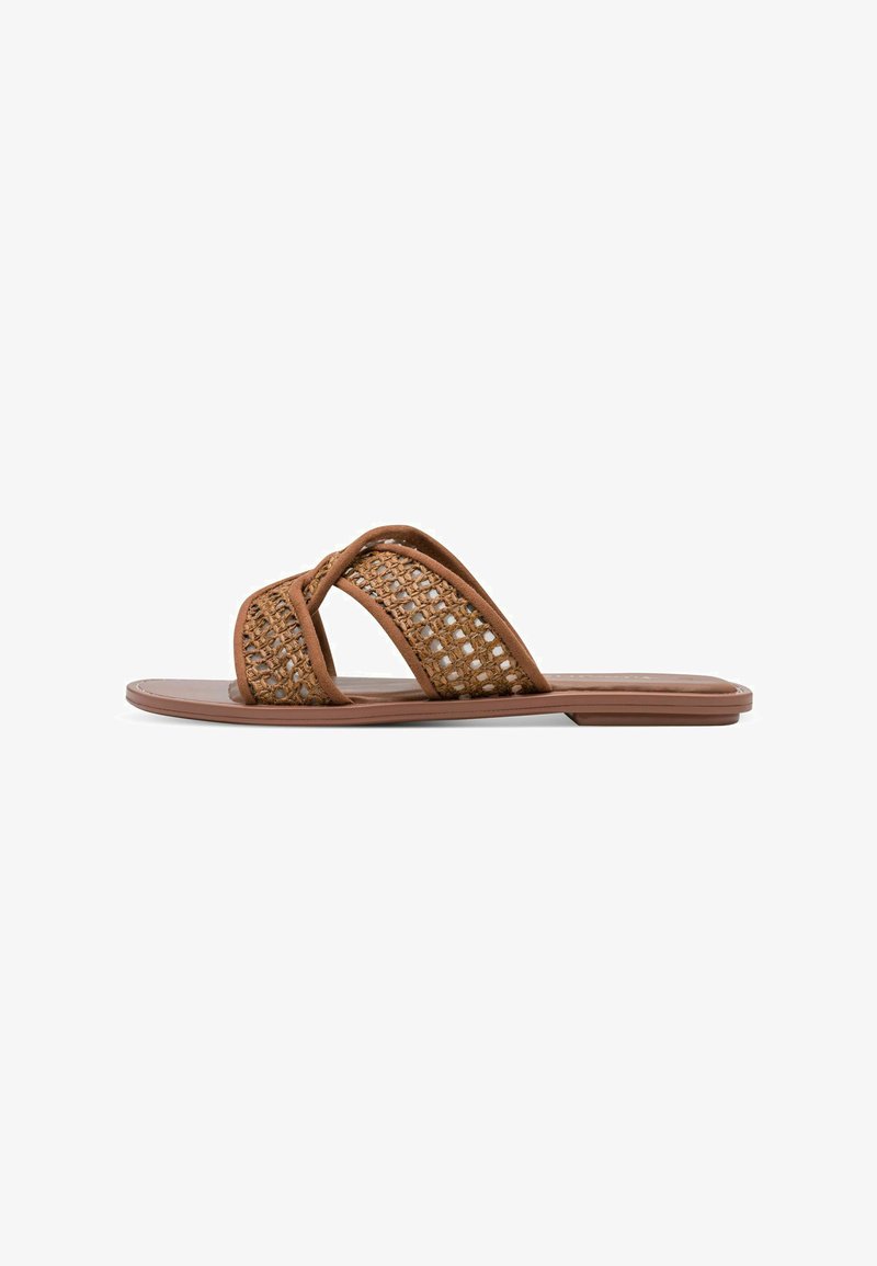 Sandale à glissière marron avec un design ouvert. Présente des détails tissés sur les brides, une semelle plate et une texture lisse. Convient pour un usage décontracté.