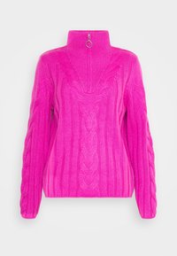 Pull tricoté fuchsia avec un col montant, présentant des motifs en côtes et torsades. Comprend un détail de fermeture éclair au niveau du col.