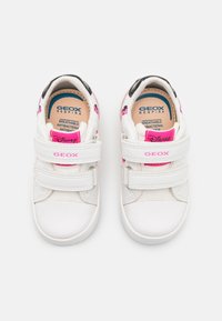 Geox DISNEY CLASSIC GIRL - Baskets basses - white/fluo fuchsia