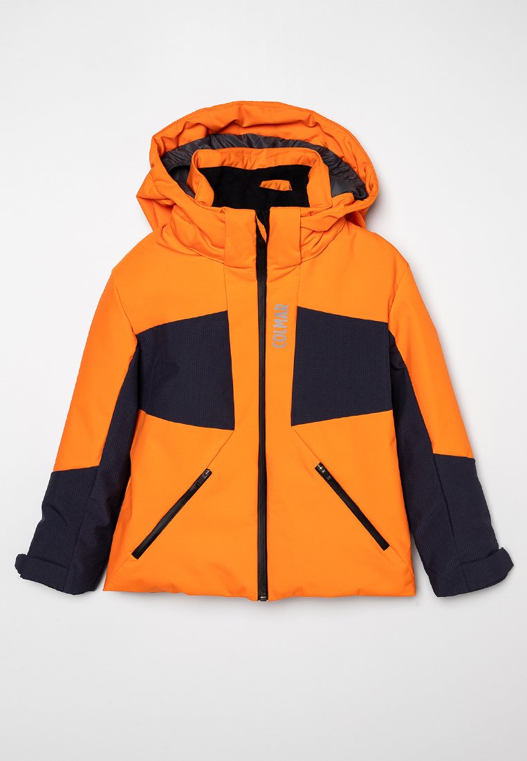 Veste rembourrée orange et marine avec capuche. Dotée d'une fermeture éclair sur le devant et de poches, avec un design en blocs de couleurs et des détails en tissu texturé.