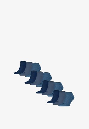 Set aus zehn Socken in verschiedenen Blautönen. Die Materialien sind weich und haben unterschiedliche Texturen und Muster. Knöchelhöhe Design.