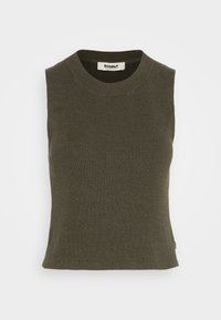 Oliwkowy, bezrękawnik z dzianiny prążkowanej, z okrągłym dekoltem, z dyskretną metką marki na dolnej stronie.