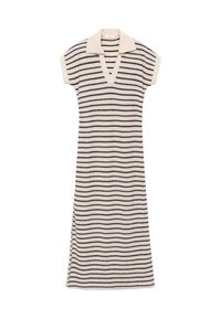 Robe en maille beige avec des rayures horizontales noires, manches courtes, col et encolure en V, atteignant mi-mollet.