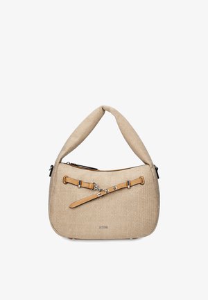 Beige schoudertas met structuur, gevoerde schouderriem, detail van bruine leren gesp aan de voorkant en klein zilverkleurig logo vlak bij het midden onderaan.
