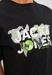 Jack & Jones JCODUST CREW NECK - T-shirt med print - black
