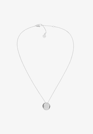 Ezüst nyaklánc kör alakú medállal, sima felülettel és finom lánccal. Tartalmaz egy márkás címkét és állítható hosszúságot.