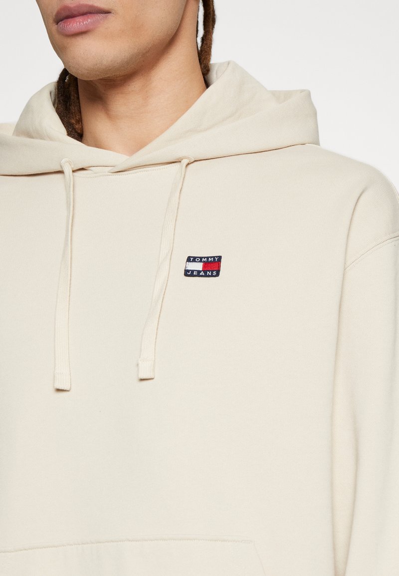 tommy jeans badge hoodie beige