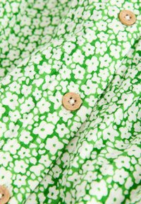 Non sélectionné, green ditsy