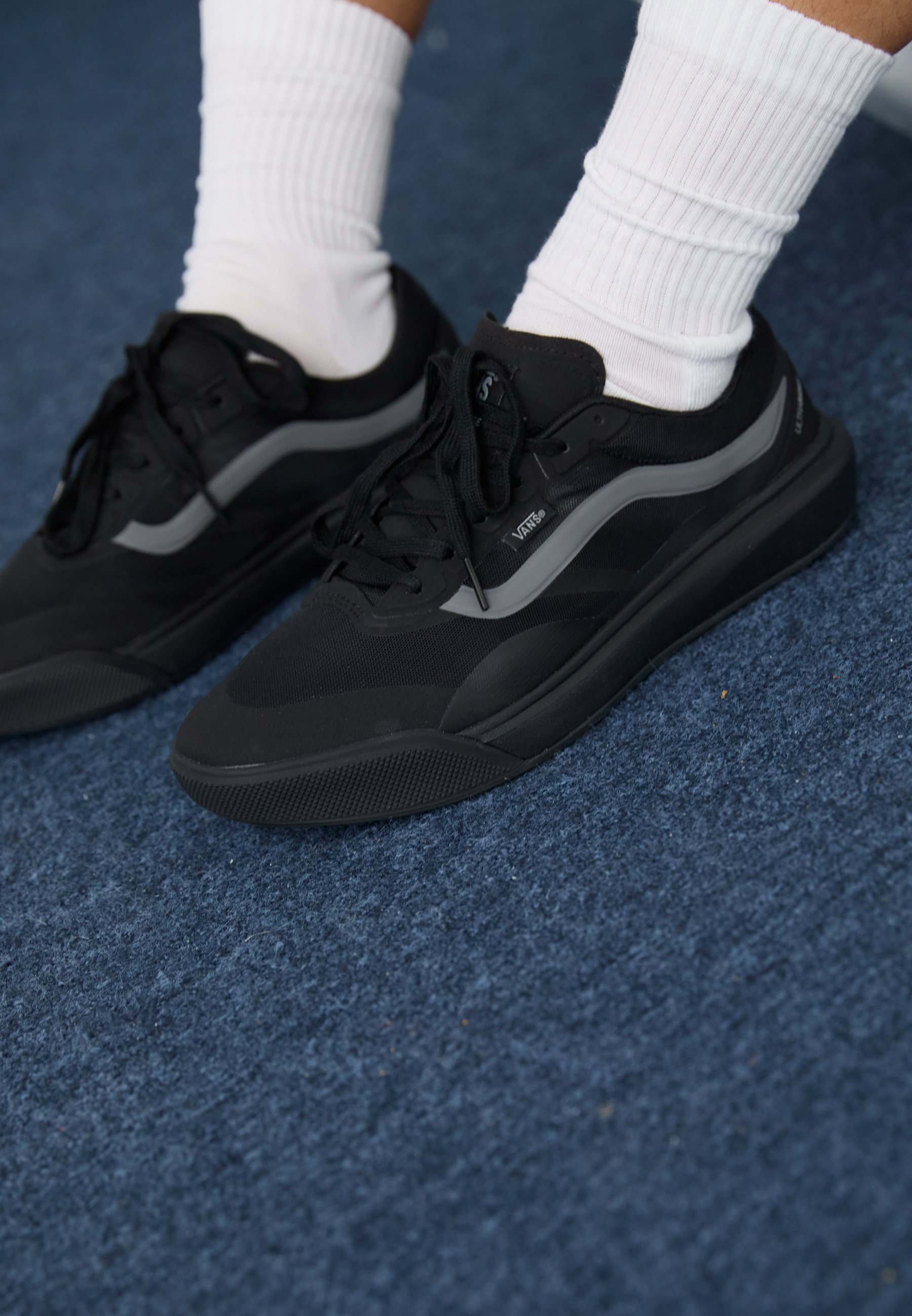 Vans MTE ULTRARANGE 2.0 UNISEX - Trainers - black - Zalando