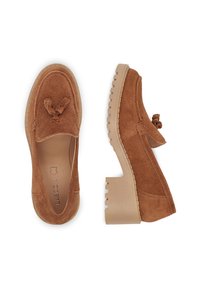 Pruunist suede'ist loafer'id, millel on sõlm detail vamp'i peal, pakub tükilist beeži kontsa, tekstuurset välispinda ja siledat sisetoot.