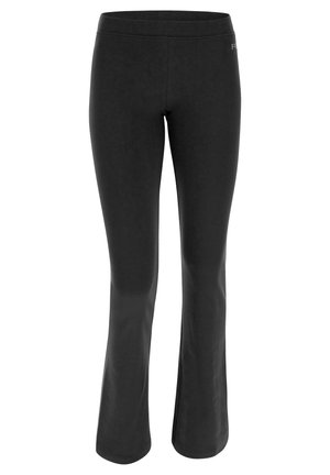 Zwarte, rekbare bootcutbroek met elastische tailleband, voorkant zichtbaar tegen een witte achtergrond.