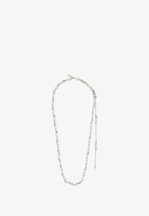 Sølvhalskæde med et indviklet kædedesign, der har snoede led og en glidende lås til justerbar længde.