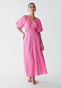 ST MRLO MILLS  - Maksimekko - bubble gum pink