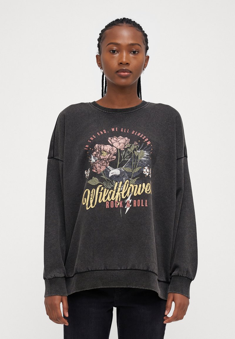 ONLY Petite ONLLUCINDA WILD O NECK - Športni pulover - black