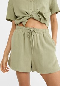 Stradivarius Shorts - khaki