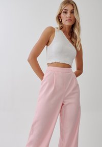TUSSAH DREW TROUSERS - Auduma bikses - pale pink