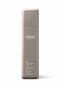 Crèmefles met een slank, rechthoekig ontwerp in matte taupe. Etiket bevat witte tekst, inclusief SPF-gegevens en een pictogram voor UV-bescherming.