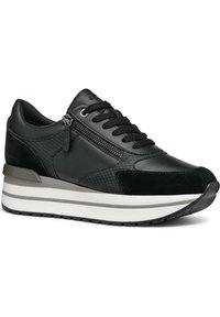 Sneaker nera caratterizzata da una combinazione di materiali in pelle e suede, pannello laterale testurizzato, design con lacci e una suola intermedia bianca con accenti grigi.