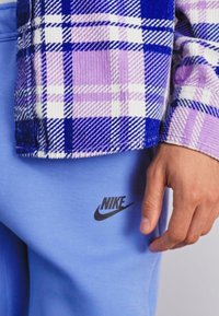 Nike Sportswear TECH FLEECE - Tepláky - polar/black