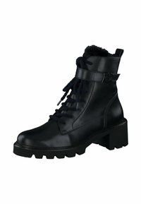 Zwarte leren enkelboots met een chunky zool, voorzien van een vetersluiting, banddetails en een zachte, textuurrijke kraag.