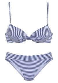 Completo bikini a righe in blu e bianco, con un top bralette dotato di spalline sottili e un nodo decorativo, abbinato a slip a vita bassa.