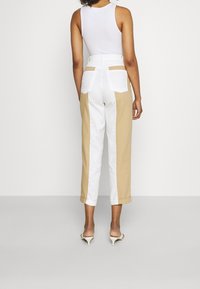 Trendyol Tygbyxor - off-white