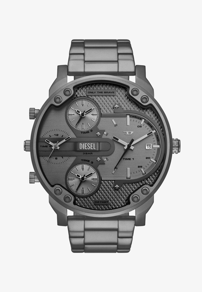Orologio in acciaio inossidabile grigio con più quadranti, motivo testurizzato sul quadrante e accenti digitali. Presenta il logo "DIESEL" e visualizzazione della data.