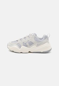 Unselected, photon dust/wolf grey/sail/white