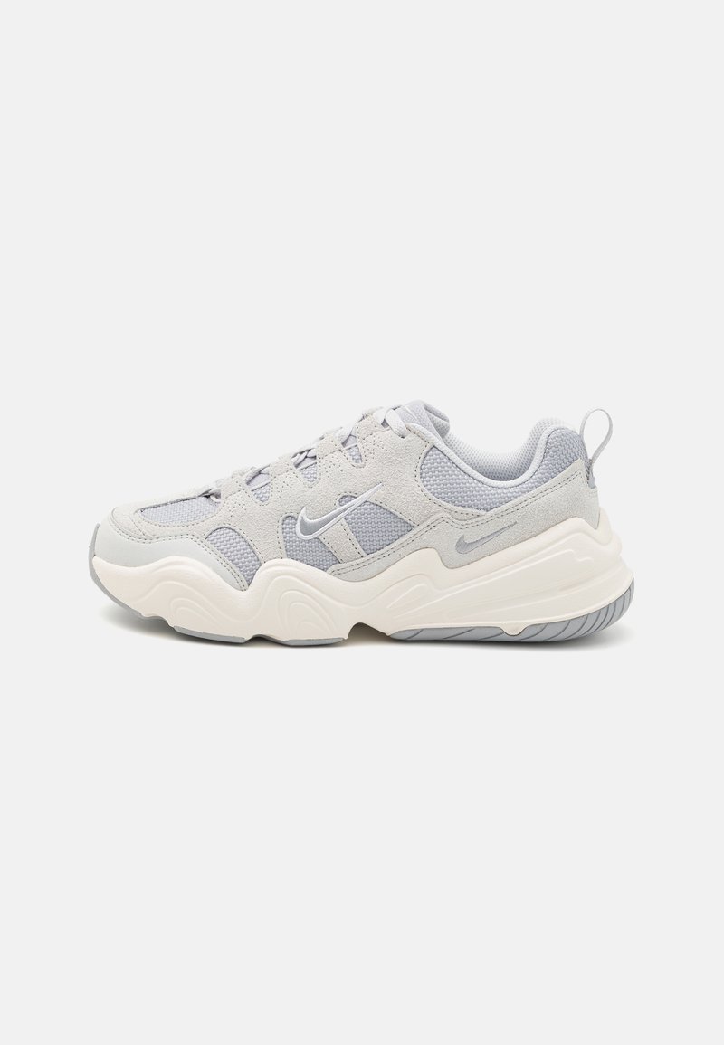 Nike Sportswear TECH HERA - Joggesko - photon dust/wolf grey/sail/white